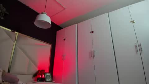 April online show from November 20, 2025, 11:10 am