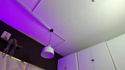 Snapshot of april_bowie chatting on January 16, 2026, 11:47 am April online show from January 16, 2026, 11:47 am