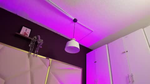 Snapshot of april_bowie chatting on February 11, 2026, 11:26 am April online show from February 11, 2026, 11:26 am