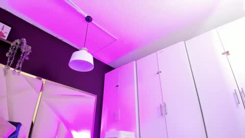 Snapshot of april_bowie chatting on February 12, 2026, 12:22 pm April online show from February 12, 2026, 12:22 pm