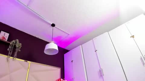 Snapshot of april_bowie chatting on February 20, 2026, 11:43 am April online show from February 20, 2026, 11:43 am