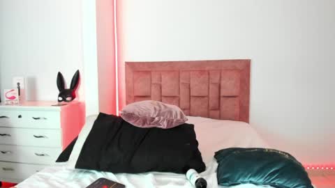 april collinsxx online show from May 15, 2026, 11:01 pm