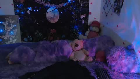 april_l6 online show from December 15, 2024, 9:20 pm