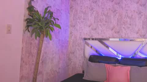 Isabella online show from June 5, 2026, 9:09 pm