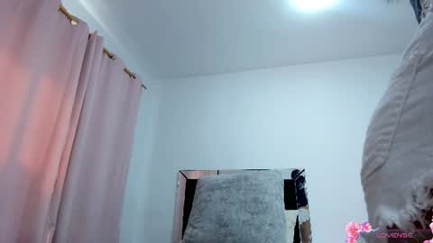 Snapshot of apriladamson_ chatting on June 27, 2026, 7:30 pm April online show from June 27, 2026, 7:30 pm