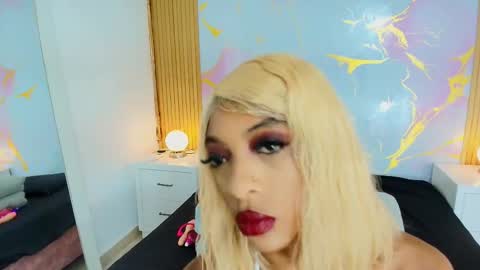 Snapshot of aprillross chatting on February 5, 2026, 12:21 pm aprillross online show from February 5, 2026, 12:21 pm