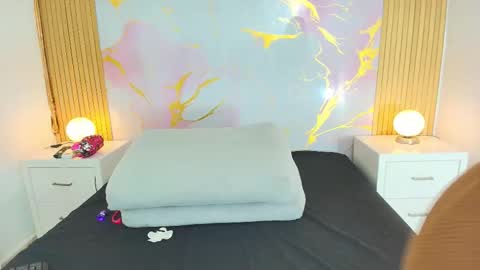 Snapshot of aprillross chatting on February 10, 2026, 11:58 am aprillross online show from February 10, 2026, 11:58 am