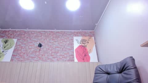 Snapshot of aprilricci chatting on January 8, 2025, 11:52 pm aprilricci online show from January 8, 2025, 11:52 pm