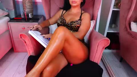 AQueenMonica online show from September 19, 2025, 6:37 am