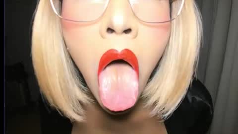 Snapshot of aqueenofcumxx chatting on October 12, 2025, 5:12 pm Alicia online show from October 12, 2025, 5:12 pm