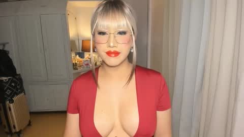 Snapshot of aqueenofcumxx chatting on November 23, 2025, 8:25 am Alicia online show from November 23, 2025, 8:25 am