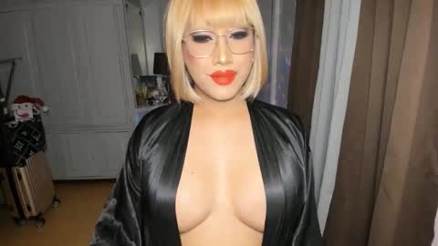 Snapshot of aqueenofcumxx chatting on December 13, 2025, 9:31 pm Alicia online show from December 13, 2025, 9:31 pm