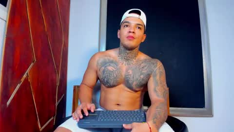 AquilesElpapi online show from November 2, 2025, 7:27 pm