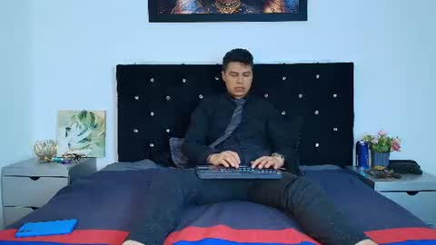 aquilestaylor online show from June 25, 2026, 12:31 pm