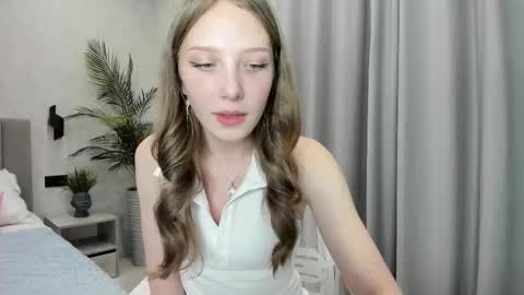 Lina online show from September 17, 2025, 9:11 am