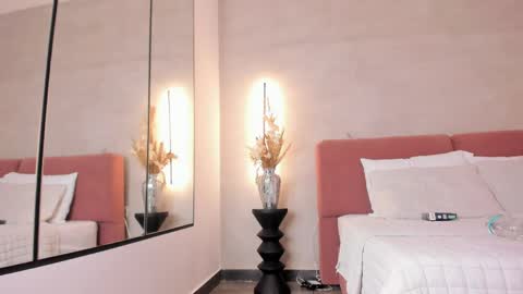  Ara Ferrer  online show from April 7, 2026, 8:31 pm