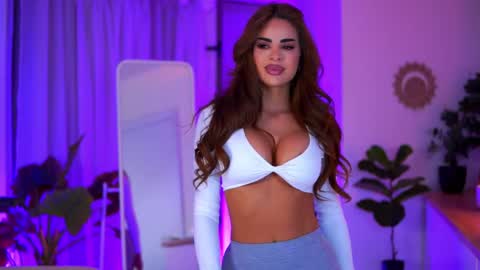 IsaBella online show from April 10, 2026, 8:13 pm