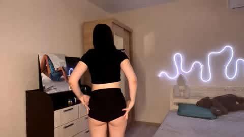 Emi online show from March 30, 2026, 5:03 pm