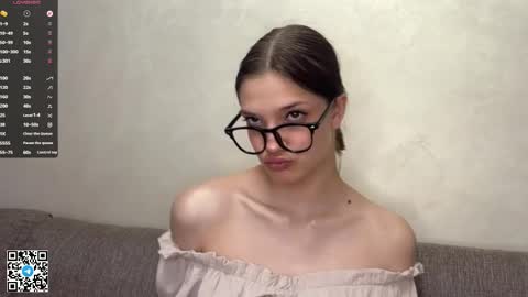 Caroline online show from April 6, 2026, 7:37 pm