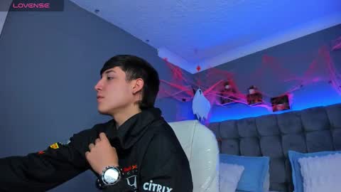 Snapshot of ares_di_martin chatting on October 31, 2025, 5:30 am Ares online show from October 31, 2025, 5:30 am