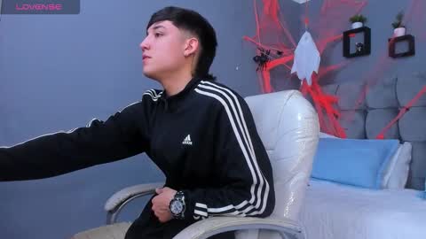 Snapshot of ares_di_martin chatting on November 4, 2025, 4:00 am Ares online show from November 4, 2025, 4:00 am