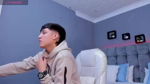 Snapshot of ares_di_martin chatting on November 5, 2025, 4:56 am Ares online show from November 5, 2025, 4:56 am