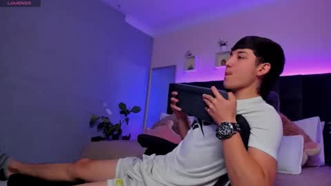 Snapshot of ares_di_martin chatting on December 2, 2025, 2:34 pm Ares online show from December 2, 2025, 2:34 pm