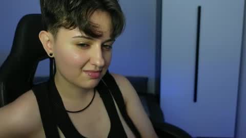 Snapshot of aresnoir chatting on June 19, 2026, 9:18 pm AresNoir online show from June 19, 2026, 9:18 pm