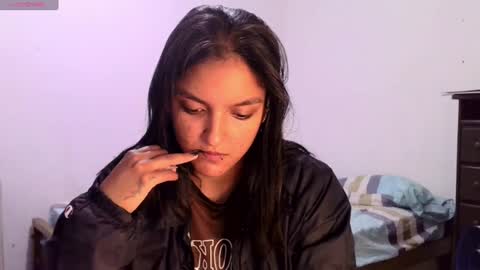 Snapshot of ari_20_ chatting on June 15, 2026, 4:31 pm Bella online show from June 15, 2026, 4:31 pm
