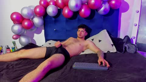 Snapshot of ari_and_loggan chatting on December 17, 2024, 12:34 am Ari and loggan online show from December 17, 2024, 12:34 am