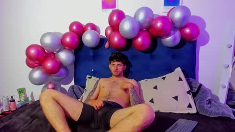 Snapshot of ari_and_loggan chatting on December 22, 2024, 7:31 pm Ari and loggan online show from December 22, 2024, 7:31 pm