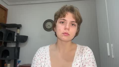 Snapshot of ari_crystal chatting on February 25, 2026, 5:22 pm ari_crystal online show from February 25, 2026, 5:22 pm