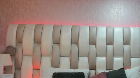 ari_lynn_ online show from December 22, 2025, 3:14 am