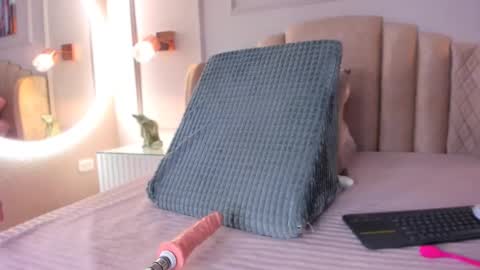 Snapshot of aria_greco chatting on February 9, 2025, 6:33 am Aria online show from February 9, 2025, 6:33 am