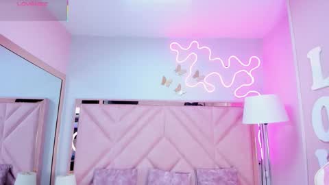 Snapshot of aria_joness_ chatting on October 4, 2025, 1:53 pm Aria Jones online show from October 4, 2025, 1:53 pm