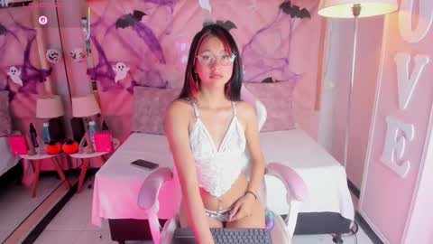 Snapshot of aria_joness_ chatting on October 27, 2025, 1:04 pm Aria Jones online show from October 27, 2025, 1:04 pm