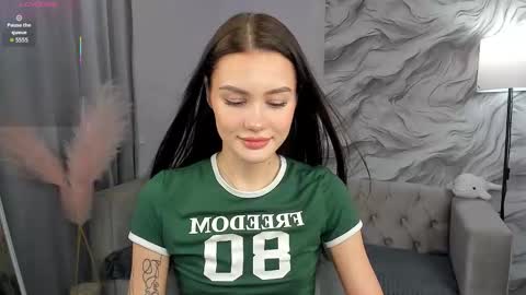 aria_mila online show from September 9, 2025, 10:26 am