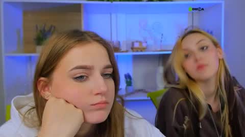 Luna online show from September 13, 2025, 7:13 pm