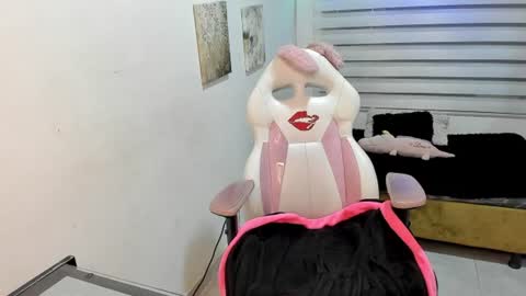 aria_santana_ online show from July 19, 2026, 3:43 am