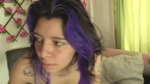 aria_silk online show from April 3, 2026, 4:49 pm