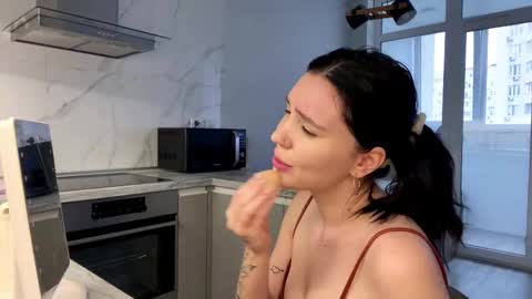 Snapshot of aria_soleil chatting on January 3, 2025, 10:41 am Aria online show from January 3, 2025, 10:41 am