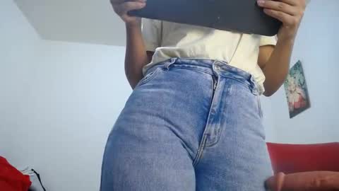 ariacoral online show from September 9, 2025, 12:37 pm