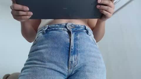 ariacoral online show from November 6, 2025, 1:12 pm