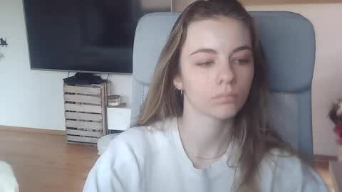 AriaCreazy online show from April 13, 2026, 8:31 am