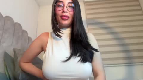 Snapshot of ariadnaz chatting on May 31, 2026, 6:42 am ARIADNA IM NEW HERE THANK YOU VERY MUCH FOR FOLLOWING ME online show from May 31, 2026, 6:42 am