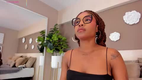 Aria Foster online show from November 25, 2025, 4:01 am