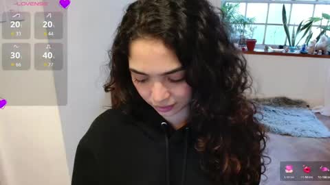 ariagal online show from April 13, 2026, 5:29 pm