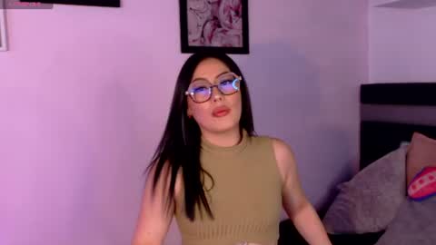 Snapshot of arialux_ chatting on July 8, 2026, 3:55 am Aria online show from July 8, 2026, 3:55 am