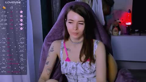 Snapshot of ariamill chatting on November 28, 2025, 7:11 am Ari online show from November 28, 2025, 7:11 am