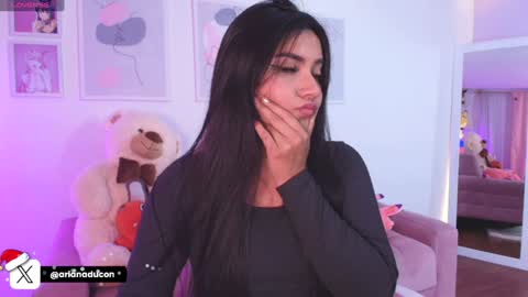 Snapshot of ariana_bae_ chatting on December 24, 2024, 12:22 am online show from December 24, 2024, 12:22 am